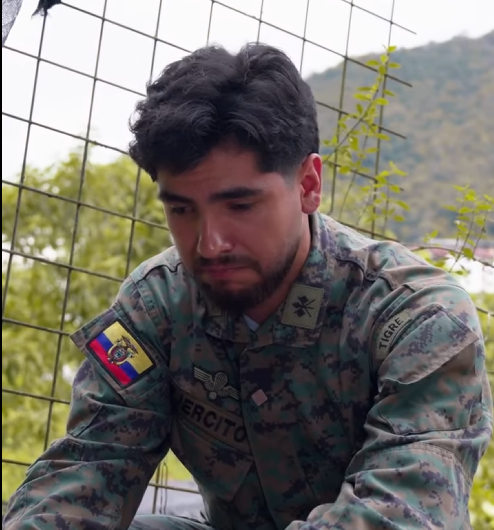 H2910008 Regresa de USA encontró su madre viviendo en la calle por confiar en una malα mujεr part2