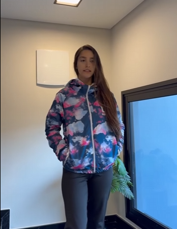 H2909009 Ela vive na rua, tia está cansada das suas noites de festa part2