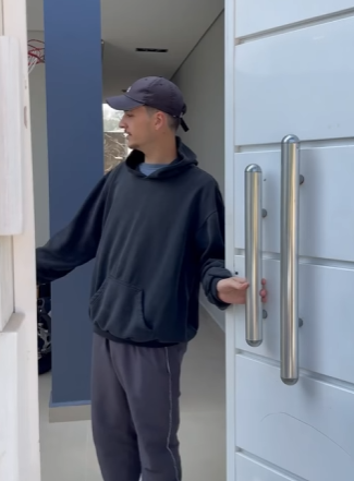 H2909008 Depois que expulsou filha de casa agora ela vem arrependida part2