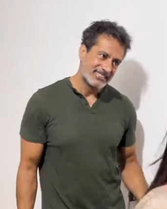 H3013001 Ao ajudar seu amigo, percebeu que mulher tinha part2