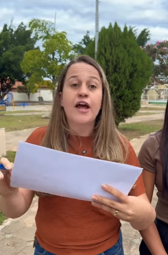 H3015008 Mendigo inteligente dá uma lição em duas mulheres arrogantes part2