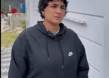 H3109001 Esconde comida porque irmã leva amiga para almoçar lá parte 2