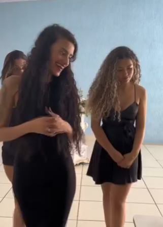 H3111005 Garotas ricas HUMILHAM em um concurso de beleza, mas se surpreenderam ao vê la desfilar, elas só não sabiam que ela part2