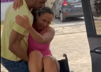 H1413001_Esposo romântico faz surpresa pra esposa que ficou paralítica, veja que LINDO!_part2