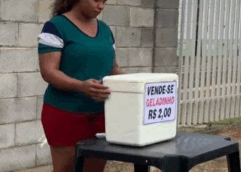 H1413005 Vendedora ambulante ganhou uma grande recompensa, por ser honesta parte 2