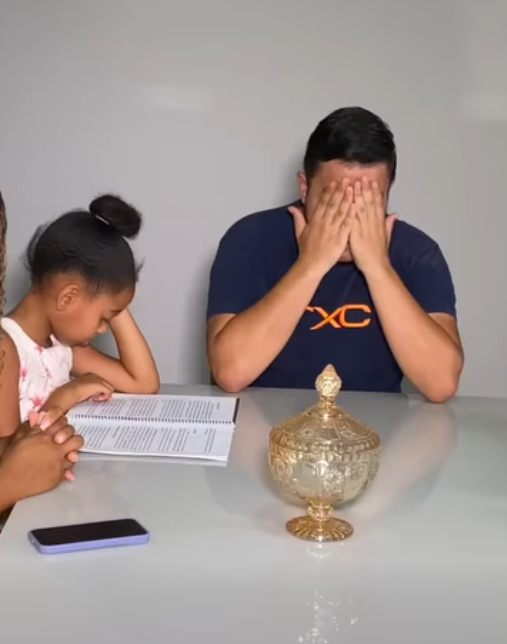 H1413006 Menina vendedora de doces, descobre que seu pai tem uma amante gravida parte 2