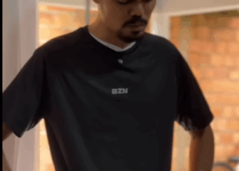 H1513007 Ele ganhou uma lição da funcionária part2