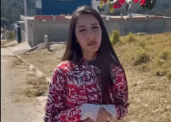 H1609004 Sua esposa fica irritada porque seu marido da presente para sua mãe part2