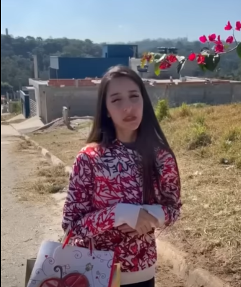 H1609004 Sua esposa fica irritada porque seu marido da presente para sua mãe part2