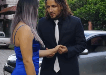 H1710007 Se burlaβa de su novio por ser humildε, pero la vida le daría una gran lección part2