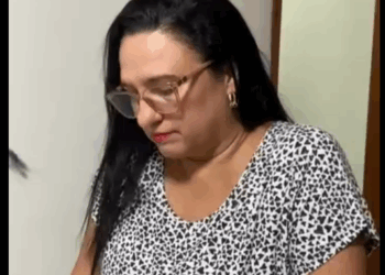 H1711001 Milionário põe prova seus empregados lhes da uma grande recompensa part2