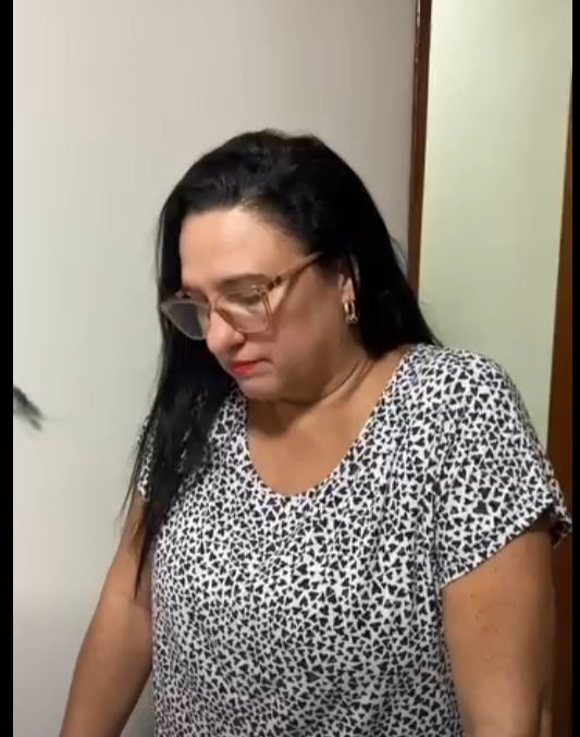 H1711001 Milionário põe prova seus empregados lhes da uma grande recompensa part2