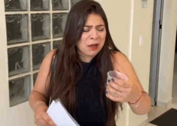 H1711003 Esta linda Designer de Interiores teve uma grande surpresa com esse limpador de piscina part2