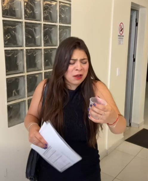 H1711003 Esta linda Designer de Interiores teve uma grande surpresa com esse limpador de piscina part2