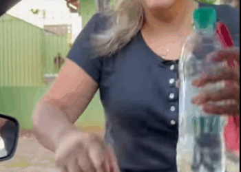 H1711006 Milionário dá carro para limpa pára brisas honesta sua reação nos fez chorar part2