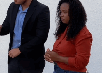 H1713001 empregada que leva restos de comida pra dar pros filhos, teve uma grande lição pra ela aprender parte 2