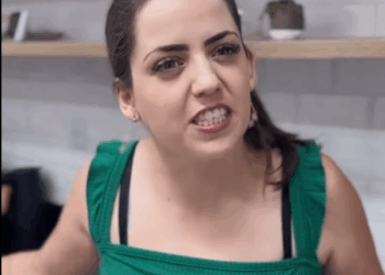 H1715001 Meu Irmão todo dia traz uma mulher diferente em casa,minha Mãe acha normal isso diz que homem pode fazer isso part2