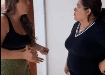 H1815004 Minha Mãe encontrou um teste de Gr4videz no meu banheiro ela surt0u,chego me b4ter na c4ra parte 2