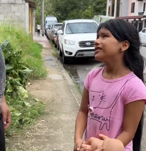 H2009003 Su madre los dejó su padre la cuidó con amor determinación part2