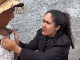 H2111008 Este morador de rua ia vê esta jovem na loja sem ela entender motivo, no final ela descobriu verdade part2