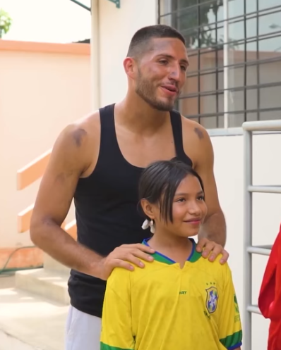 H2204006 Millonaria le cambia la vida humilde padre soltero junto su hijita parte 2