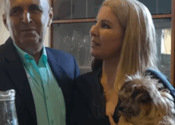 H2204008 Trato mal al camarero de hotel sin saber que era hijo del dueño parte 2