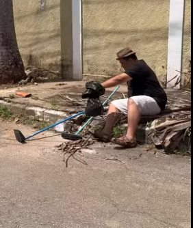 H2204010 Elas humilharam gari só porque ele era pobre part2