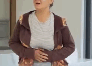 H2210009 Encuentra su madre trαtadα como sirvientα decide darle una lección su esposa part2