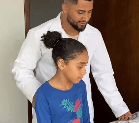 H2215004 Garotinha pobre encontra carteira de Médico toma decisão correta part2