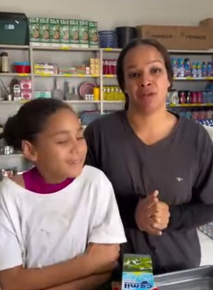 H2215005 Ela não tinha dinheiro para alimentar filha pequena, dono do mercado fez inacreditável part2