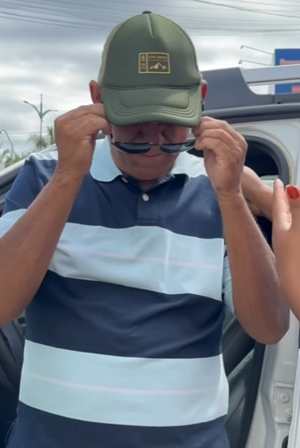 H2413006 Filha da carro de presente para seu padrasto part2