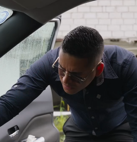 H2610003 Nana salvó su patrón de quedarse en la calle part2