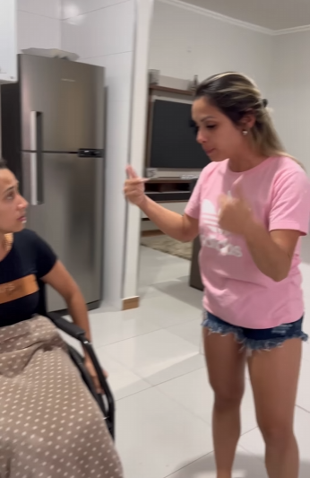 H2711004 Ela humilh4 irmã cega do marido final surpreende part2