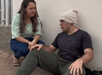 H2715002 Morador de rua achou muito dinheiro no lixo reagiu dessa forma part2