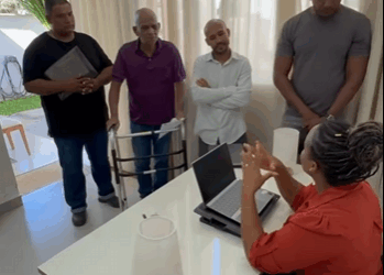 H2813005 Milionário testa seus funcionários dá lhes uma grande recompensa part2