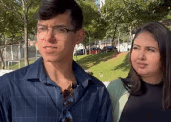 H1505005 Ela desprezou seu EX pensando que ele estava sozinho teve uma surpresa part2