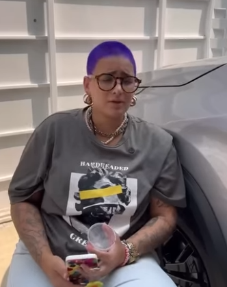 H1516003 Deu comida da irmã para part2