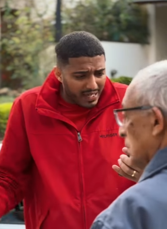 H1512005 Você colocaria sua foto no celular de um estranho Ela fez isso motivo incrível! part2