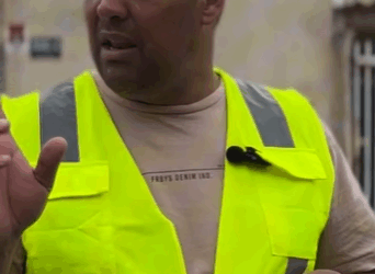 H1606002 Homem humilde ajudou essa moça com seu carro recebeu uma recompensa part2