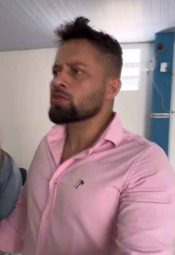 H1611001 Escreveu na perna para pedir ajuda Professora part2