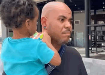 H1705001 Mulher interessada deixou marido filho pequeno pelo dinheiro desse homem part2