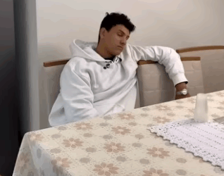 H1816006 Sua mãe lhe ensinou uma lição quando viu com homem errado