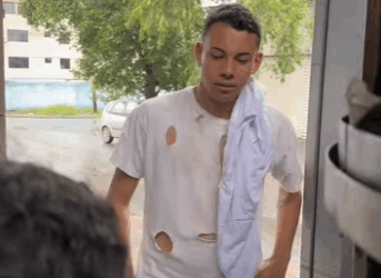 H1811003 Essa pobre menina ficou milionária nunca esqueceu sua melhor amiga part2