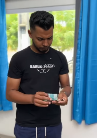 H1912001 Patra surpreende funciona ria com atitude inesperada part2