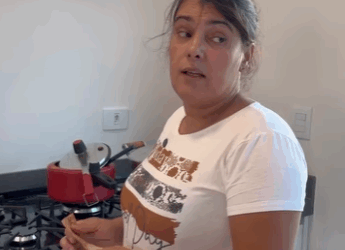 H2103001 Os pais não amam os filhos por causa da sua capacidade econômica, ela não lhes dava comida se não tivesse dinheiro part2