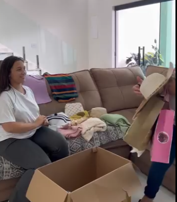 H2109001 irmã dela mandou uma caixa de roupas para uma amiga mas ela vende isso aconteceu part2