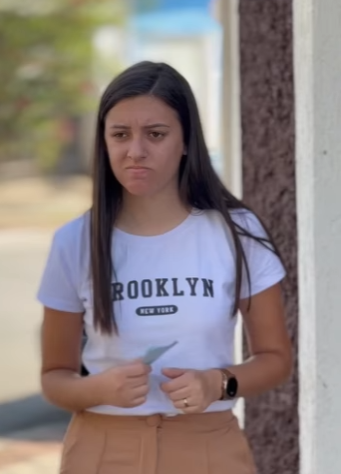 H2201004 Milionária recompensa criança por sua humildade part2