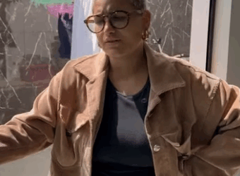 H2216005 Duas jovens não pagaram que fizeram no almoço, pagaram menos part2