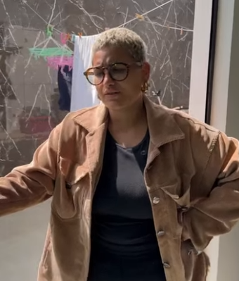 H2216005 Duas jovens não pagaram que fizeram no almoço, pagaram menos part2