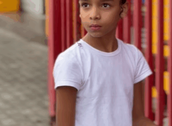 H2401005 Menina coloca uma doce garçonete em apuros part2